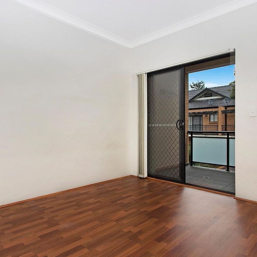 4/76-78 Mountford Avenue, Guildford. - Photo 1