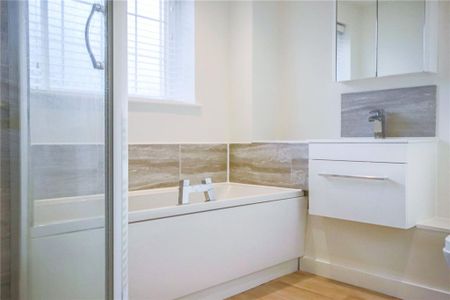 3 bedroom end of terrace house to rent - Photo 4