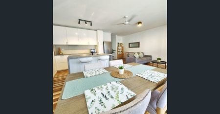 Stylish Fully Furnished Apartment - Photo 3