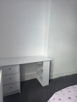 Room in a Shared Flat, Cranbrook Road, IG1 - Photo 1