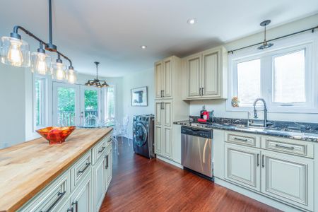 For Lease - 11 Ottaway Avenue, Barrie, Ontario - Photo 2