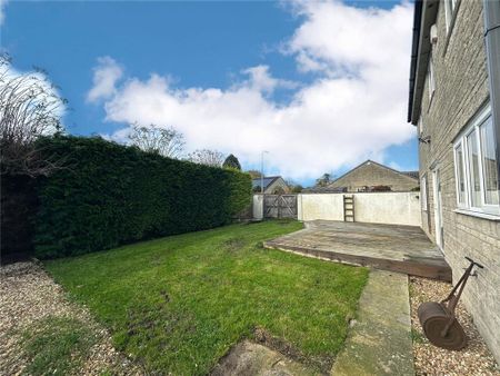 4 bedroom detached house to rent - Photo 4