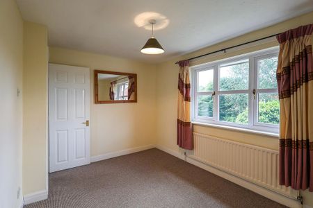 4 bedroom detached house to rent - Photo 3
