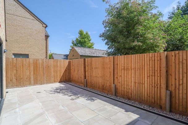4 bedroom detached house to rent - Photo 1