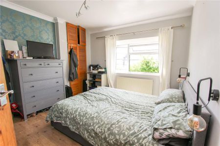 3 bedroom end of terrace house to rent - Photo 5