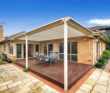 SPACIOUS FAMILY HOME IN A GREAT LOCATION! - Photo 3