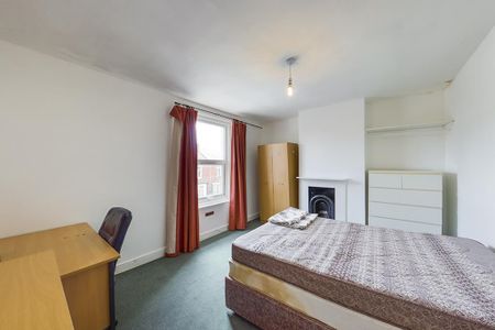 4 bedroom terraced house to rent - Photo 4