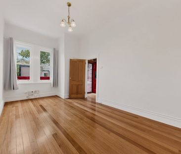 Ideally located 3 bedroom home - Photo 3