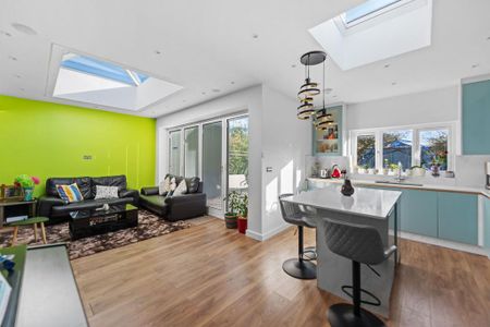 4 bedroom semi-detached house to rent - Photo 3