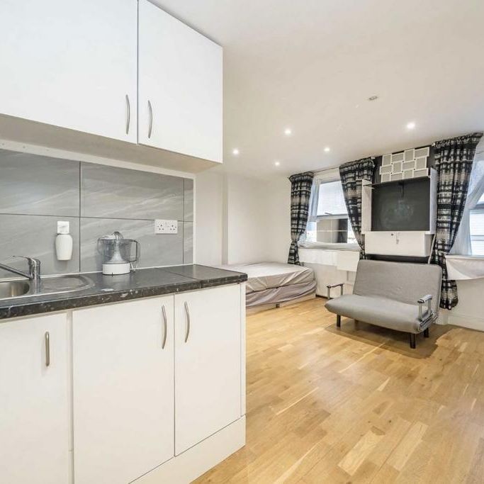 Studio to rent - Photo 1