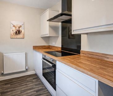 1 bed Flat To Let - Photo 3