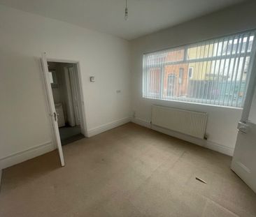 Studio Flat, Albert Road, B33 - Photo 3