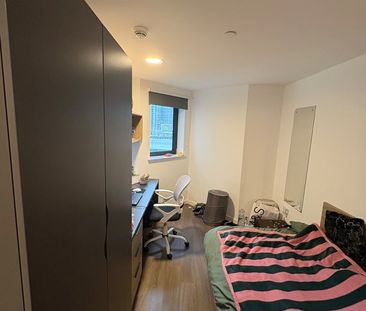 Room in a Shared Flat, Canvas Wembley Barnard Point, HA9 - Photo 1