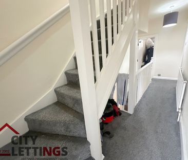 6 Bedroom Mid Terraced House - Photo 2