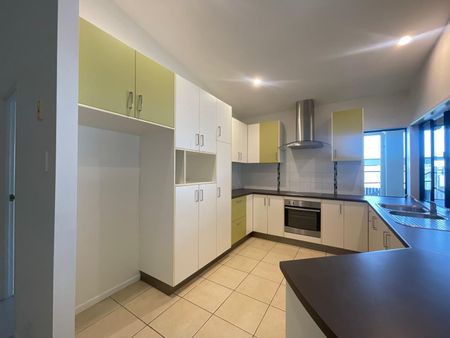 Coastal Living Made Easy – Just a Stroll to Sarina Beach - Photo 5