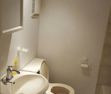 For Lease - 27 Hillsboro Avenue Unit# Unit Lower 1, Toronto, Ontario - Photo 2