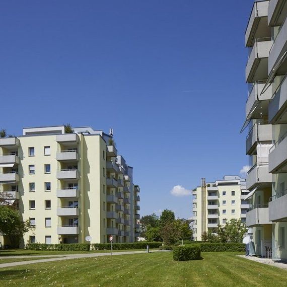 Helle Familienwohnung mit zwei Balkonen und guter Anbindung - Photo 1