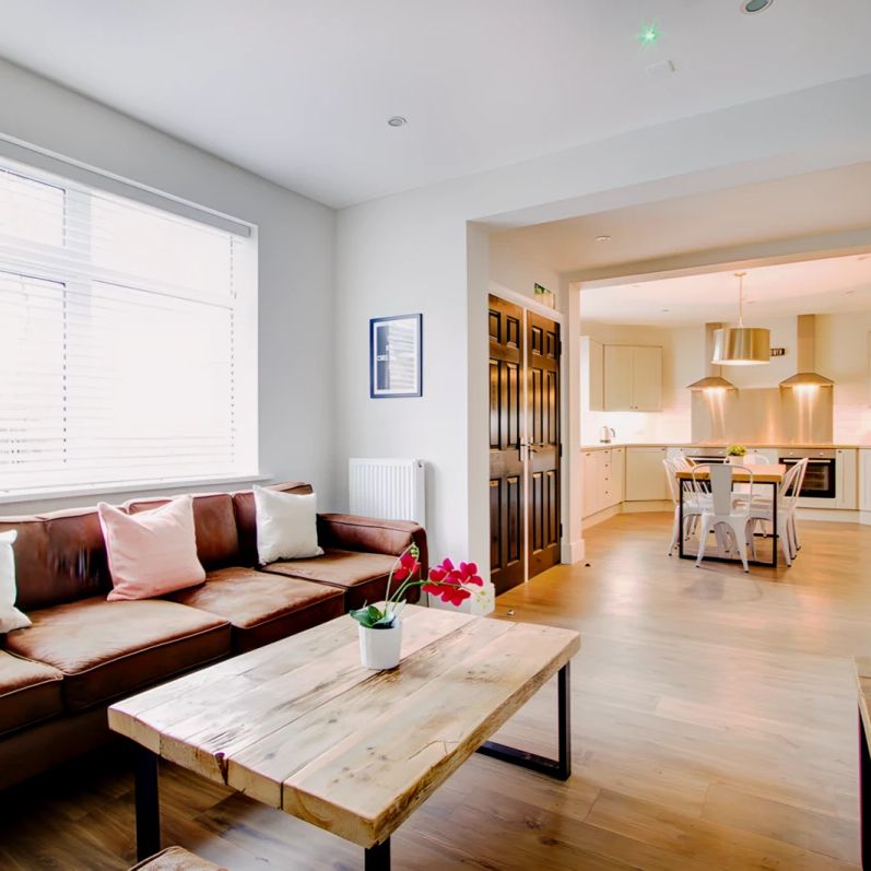 8 Bed 2 Bath - Photo 1