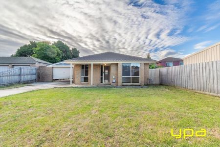 Charming Family Home in Cranbourne West - Photo 3