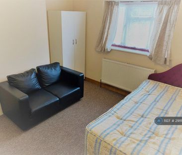 4 bedroom end of terrace house to rent - Photo 5