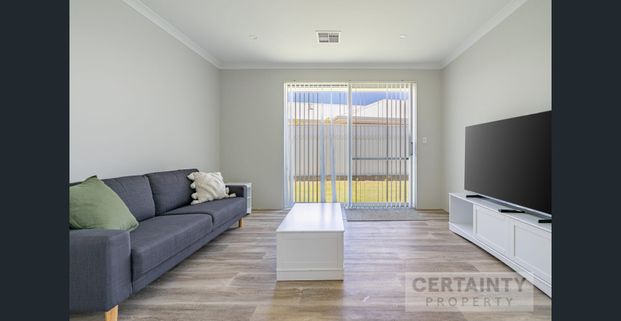 Four Modern Room with Ensuite starting from $280 in a shared house - Photo 1
