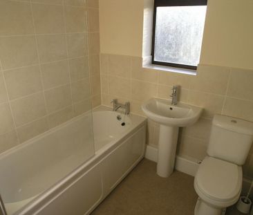 2 bedroom detached bungalow to rent - Photo 2