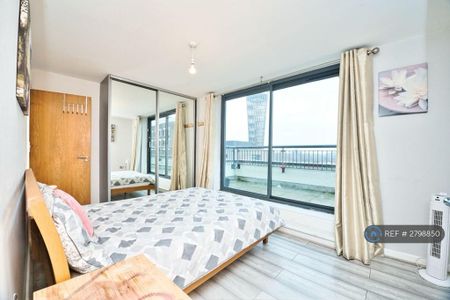 2 bedroom flat to rent - Photo 2