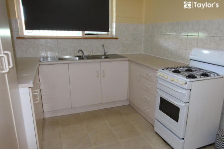 SPACIOUS FAMILY HOME WITH MULTIPLE LIVING AREAS & GREAT OUTDOOR SPACE - Photo 5