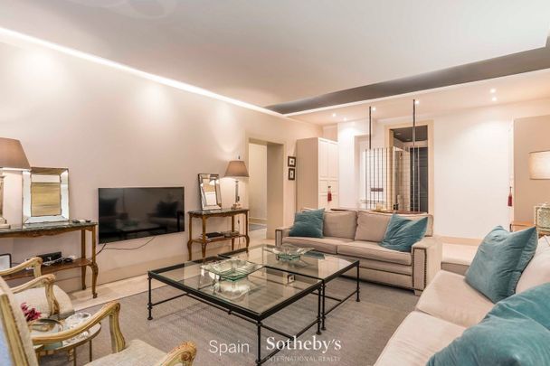 Alquiler de piso en Calle de Salustiano Olózaga - Foto 1