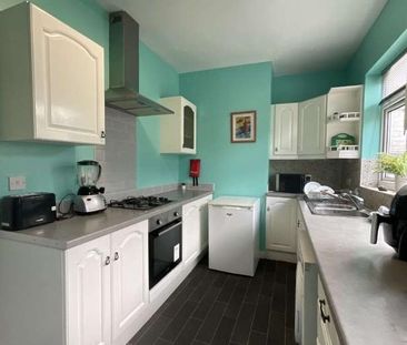 Maypole Hill, Halesowen, B63 - Photo 2