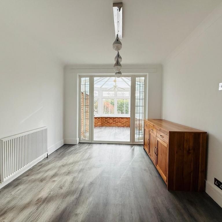 4 bedroom semi-detached house to rent - Photo 1