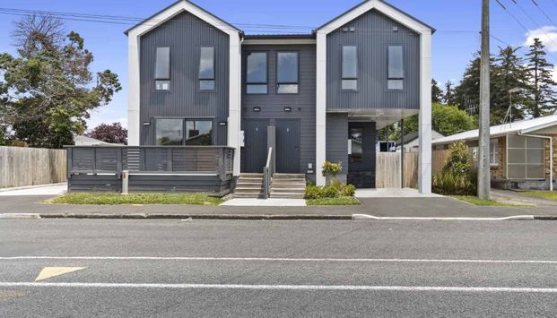 Modern Studio Living - Photo 1