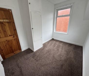 2 bedroom end of terrace house to rent - Photo 3