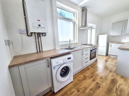 3 bedroom terraced house to rent - Photo 3