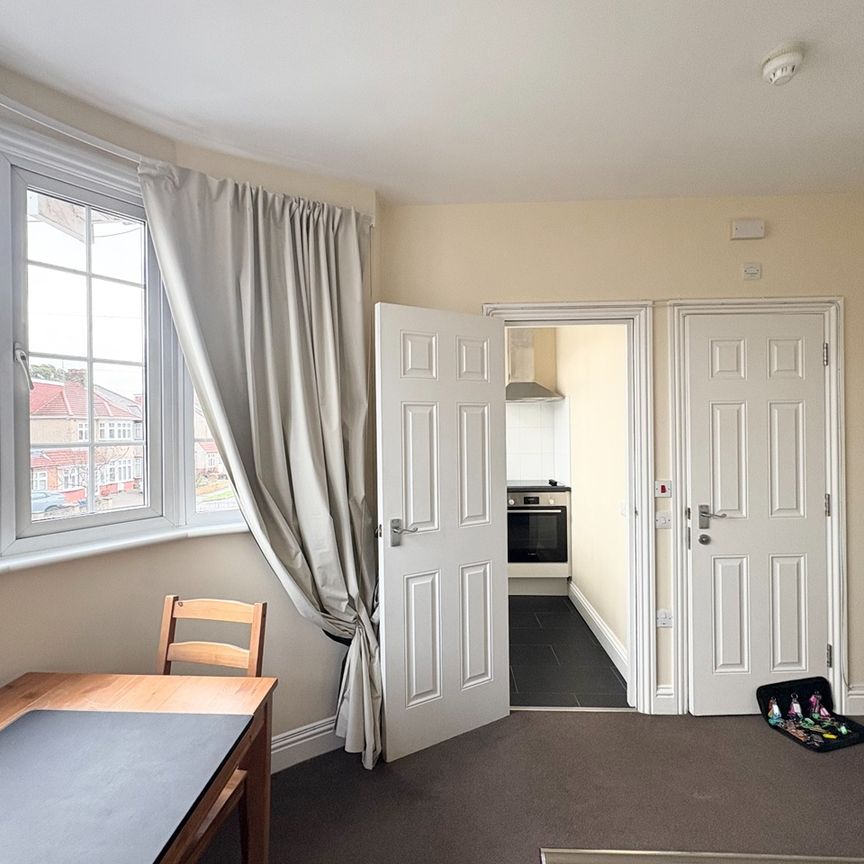Studio Flat, Norwood Drive, HA2 - Photo 1