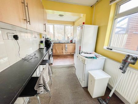 3 bedroom semi-detached house to rent - Photo 5