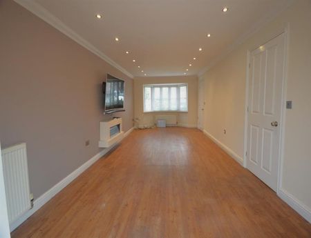 4 Bedroom Detached To Let - Photo 2