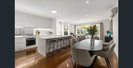 Heritage-laced entertainer relishing Bayside Bliss - Photo 3