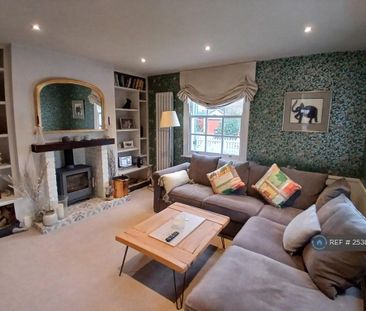 3 bedroom semi-detached house to rent - Photo 2