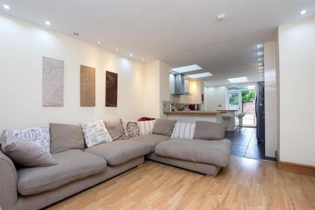 6 bedroom house to rent - Photo 2