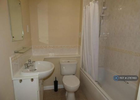 2 bedroom flat to rent - Photo 5