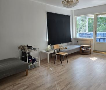 Malmköpingsvägen, Bandhagen - Photo 2