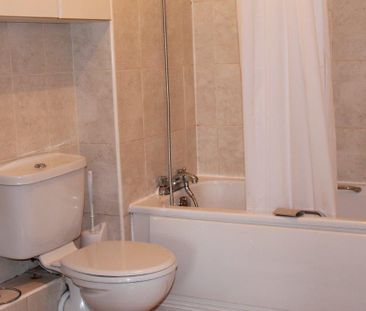 3 bedroom private hall to rent - Photo 6