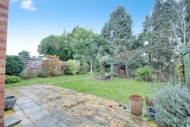 Fairfield Avenue, Datchet, Slough, SL3 - Photo 1