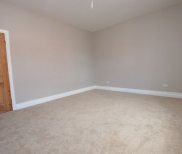 2 Bedroom Terraced House - Photo 2
