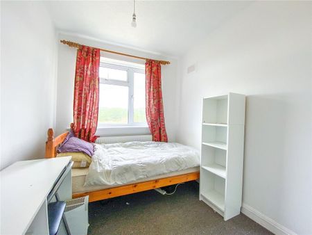 4 bedroom semi-detached house to rent - Photo 2