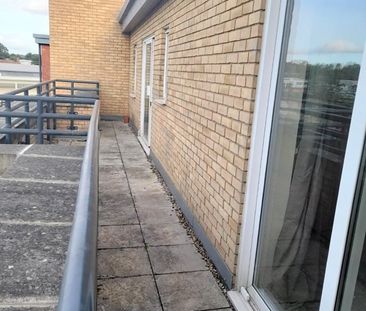 1 Bed Penthouse, Paveley Court, NW7 - Photo 3