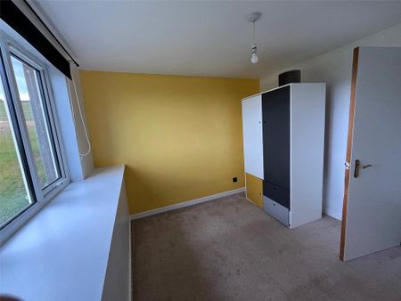 Semi detached house to rent - Photo 2