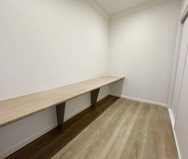 Stylishly designed three bedroom duplex with elevated views. - Photo 1