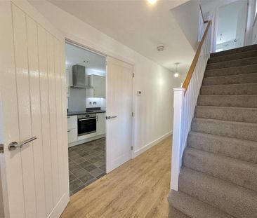 3 bedroom semi-detached house to rent - Photo 4